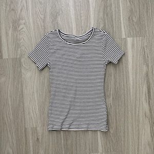 Old Navy Tee XS